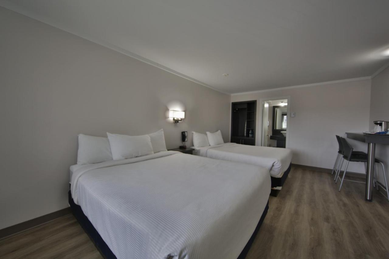 Motel Newstar Лаваль Екстер'єр фото