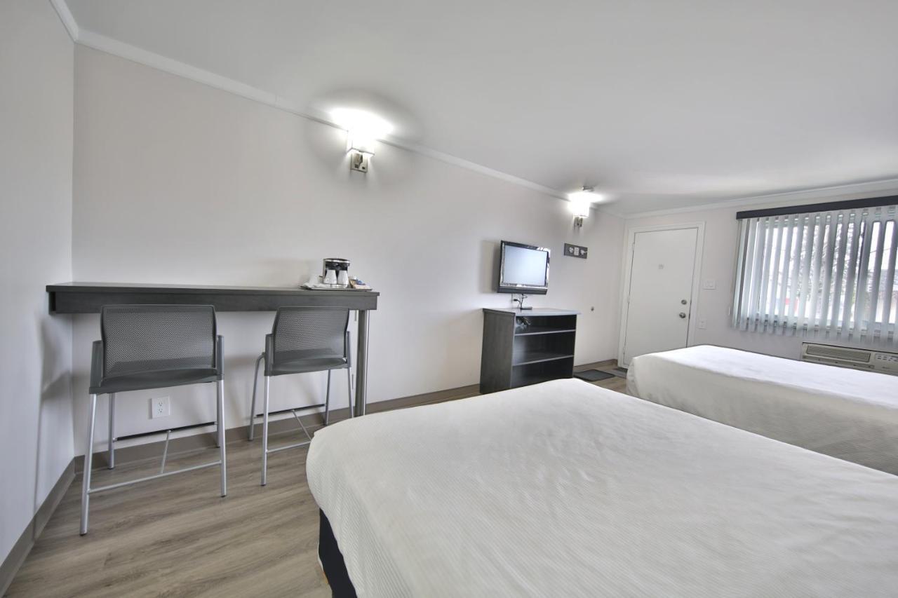 Motel Newstar Лаваль Екстер'єр фото