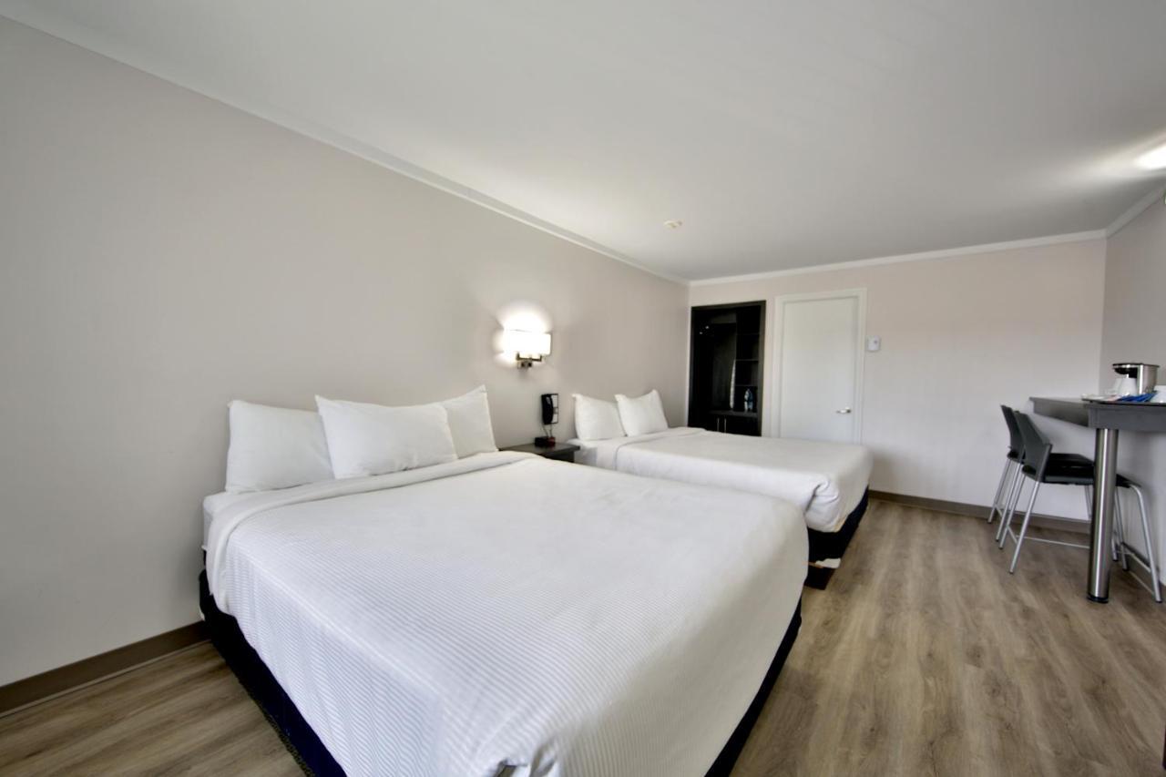 Motel Newstar Лаваль Екстер'єр фото