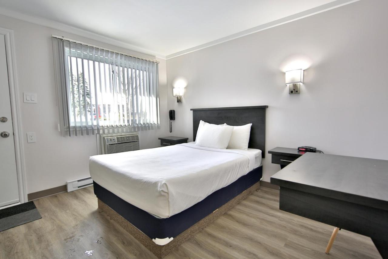 Motel Newstar Лаваль Екстер'єр фото