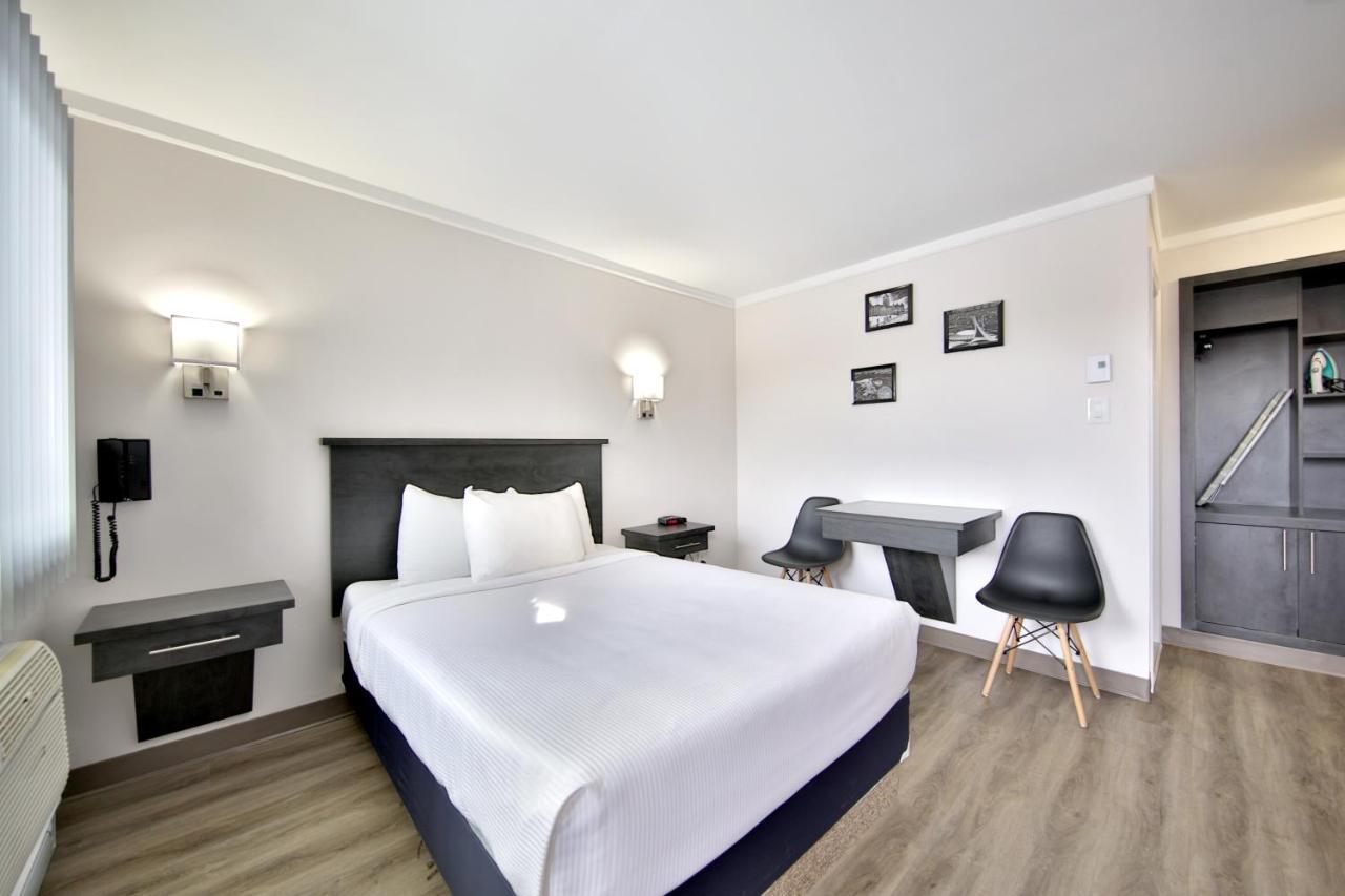 Motel Newstar Лаваль Екстер'єр фото